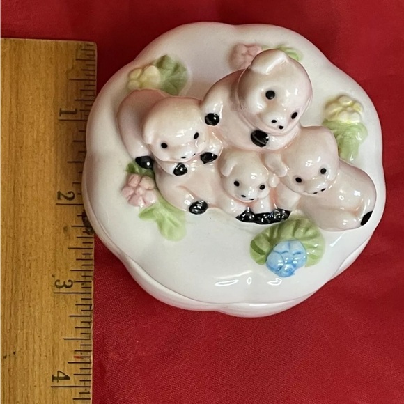 Adorable Pink Pig & Piglets Porcelain
Trinket Box - Vintage Cute! - Picture 6 of 10